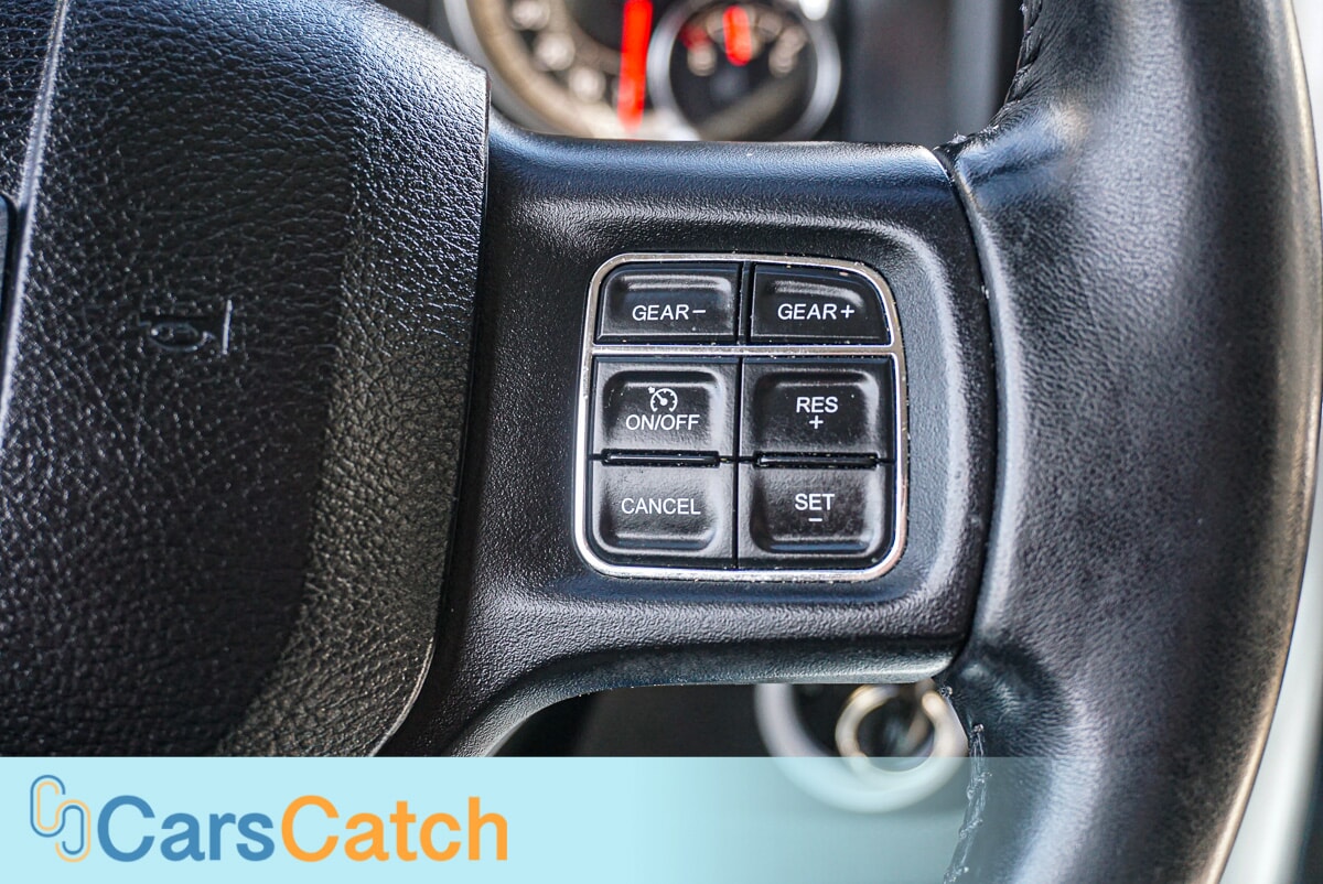 CARSCATCH  - Used vehicle - TRUCK RAM 1500 2018