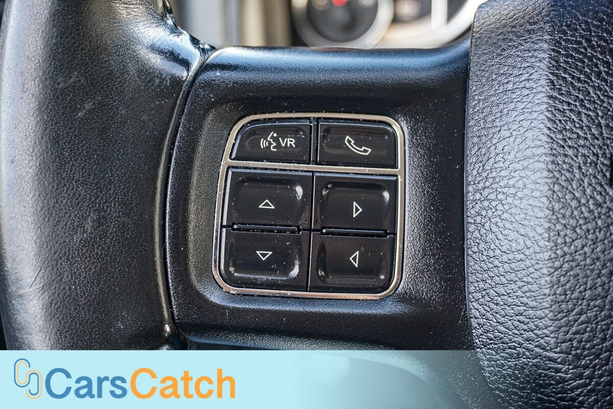 CARSCATCH  - Used vehicle - TRUCK RAM 1500 2018
