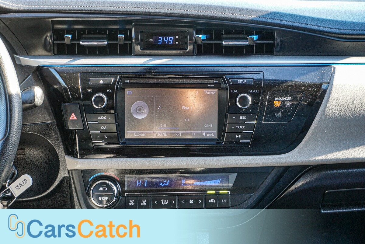 CARSCATCH - Used vehicle - SEDAN TOYOTA COROLLA 2016