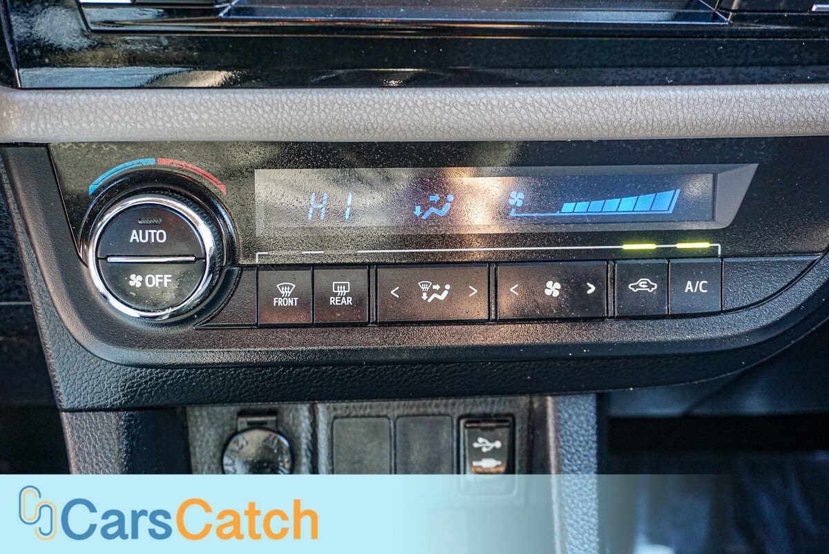 CARSCATCH - Used vehicle - SEDAN TOYOTA COROLLA 2016