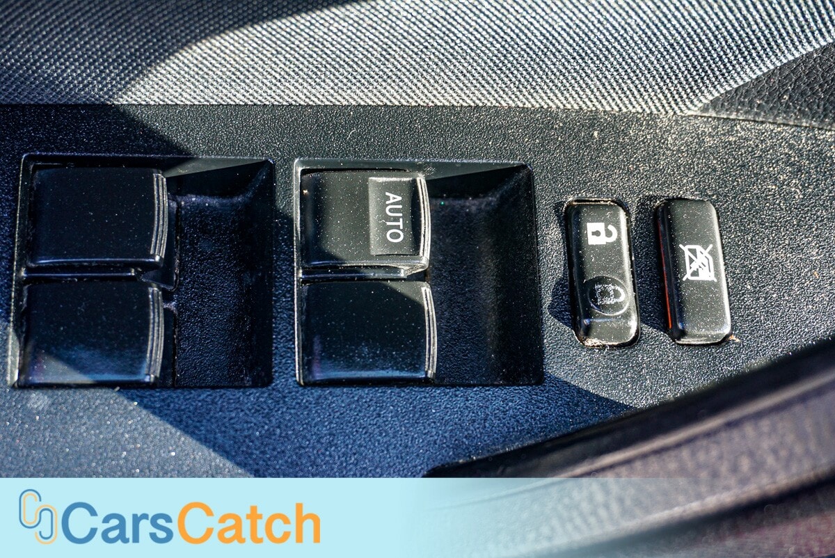 CARSCATCH - Used vehicle - SEDAN TOYOTA COROLLA 2016