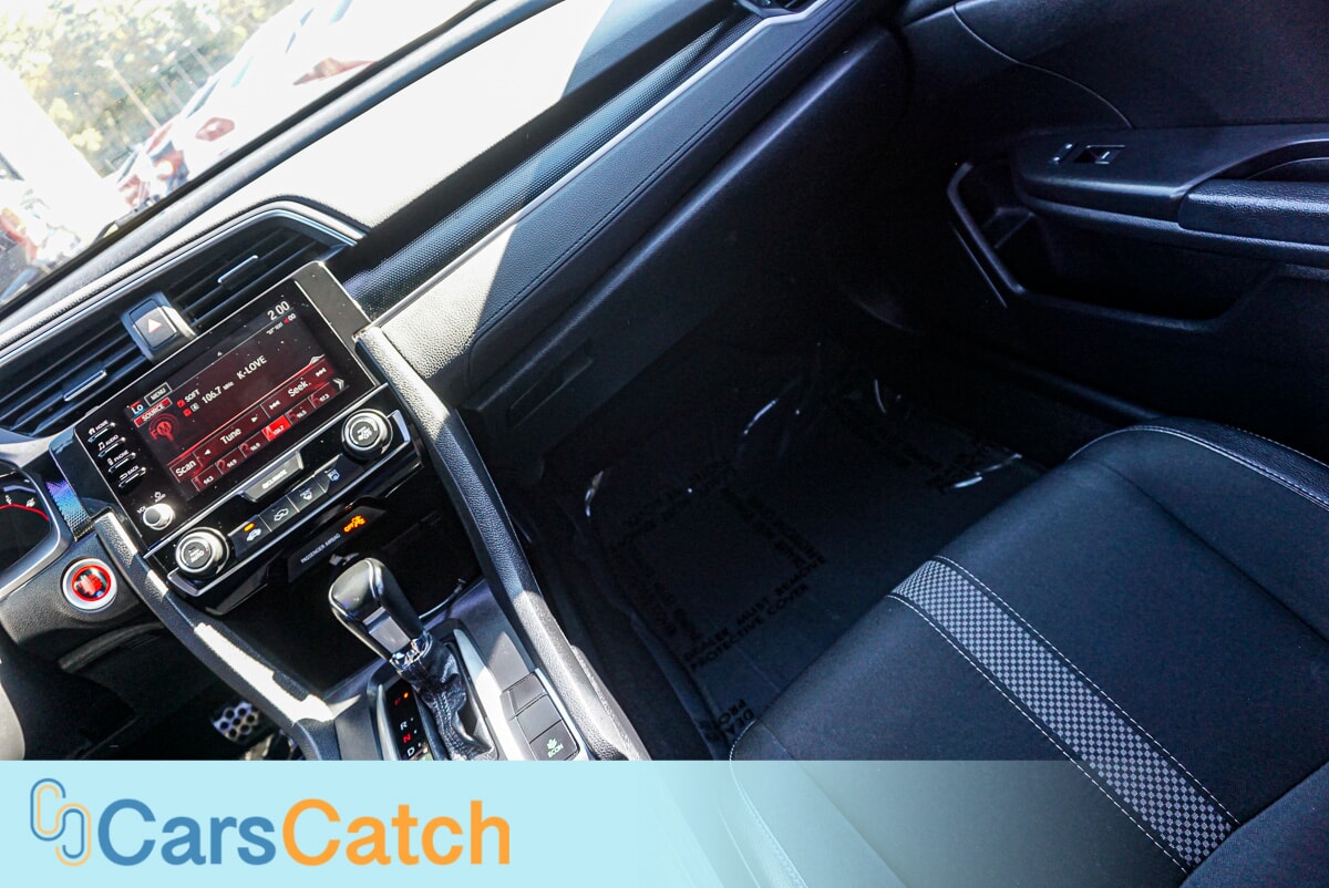 CARSCATCH  - Used vehicle - SEDAN HONDA CIVIC 2019