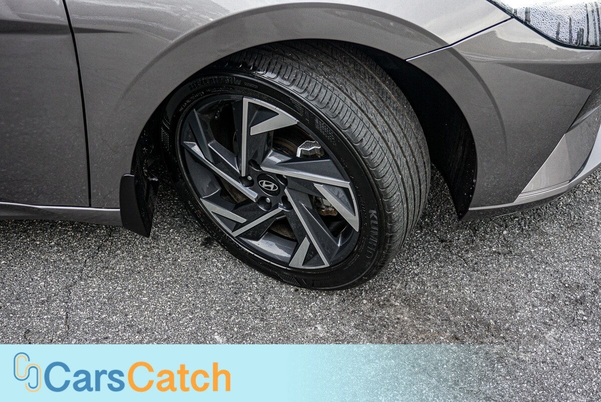 CARSCATCH - Used vehicle - SEDAN HYUNDAI ELANTRA 2024