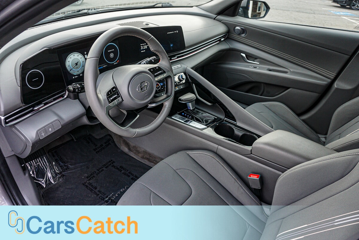 CARSCATCH - Used vehicle - SEDAN HYUNDAI ELANTRA 2024