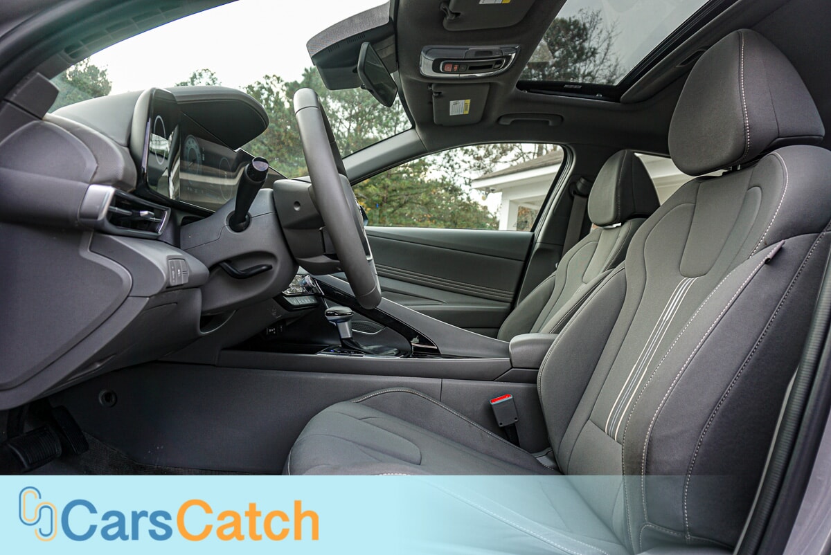 CARSCATCH - Used vehicle - SEDAN HYUNDAI ELANTRA 2024