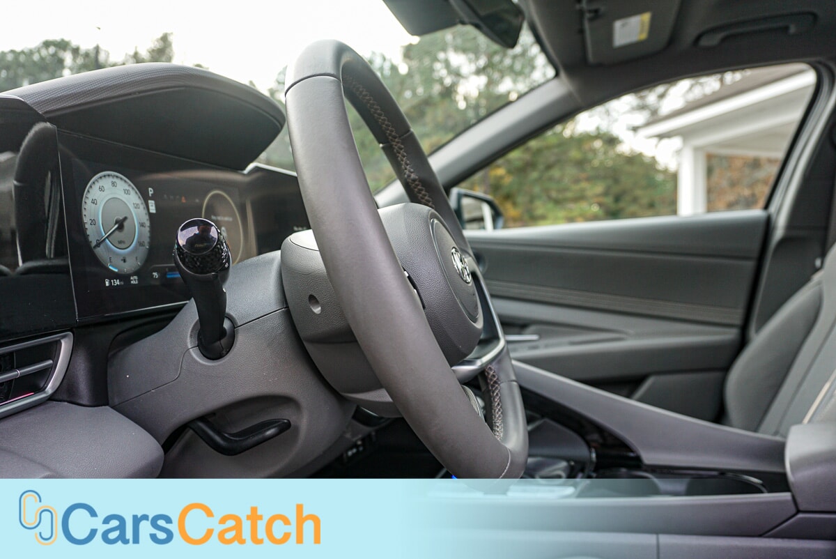 CARSCATCH - Used vehicle - SEDAN HYUNDAI ELANTRA 2024