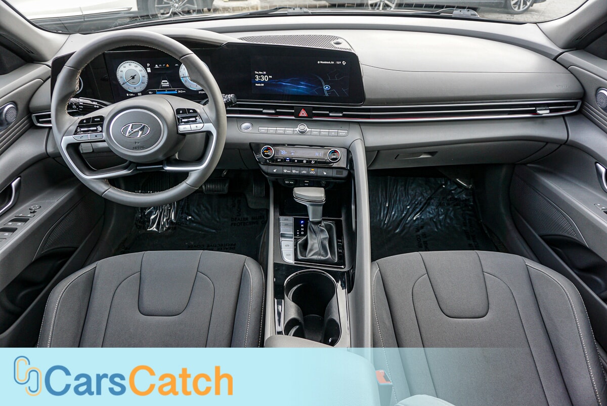 CARSCATCH - Used vehicle - SEDAN HYUNDAI ELANTRA 2024