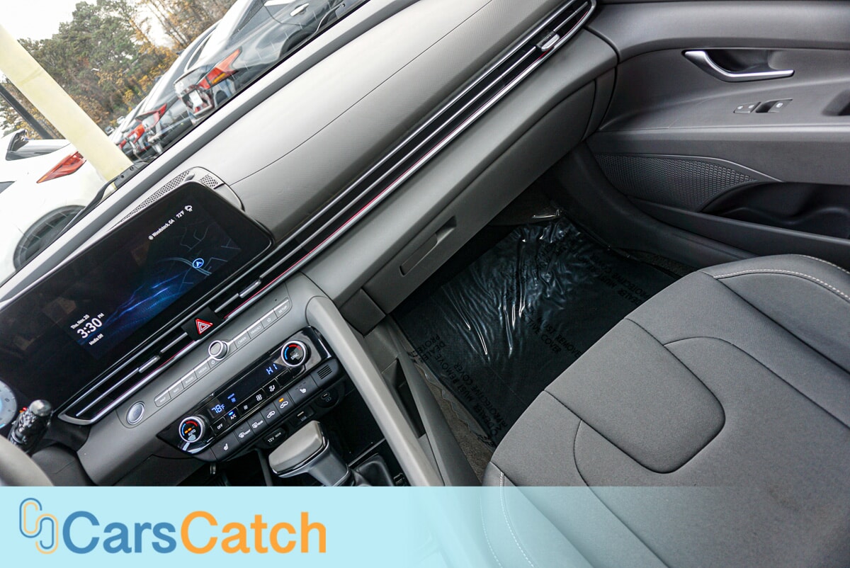 CARSCATCH - Used vehicle - SEDAN HYUNDAI ELANTRA 2024