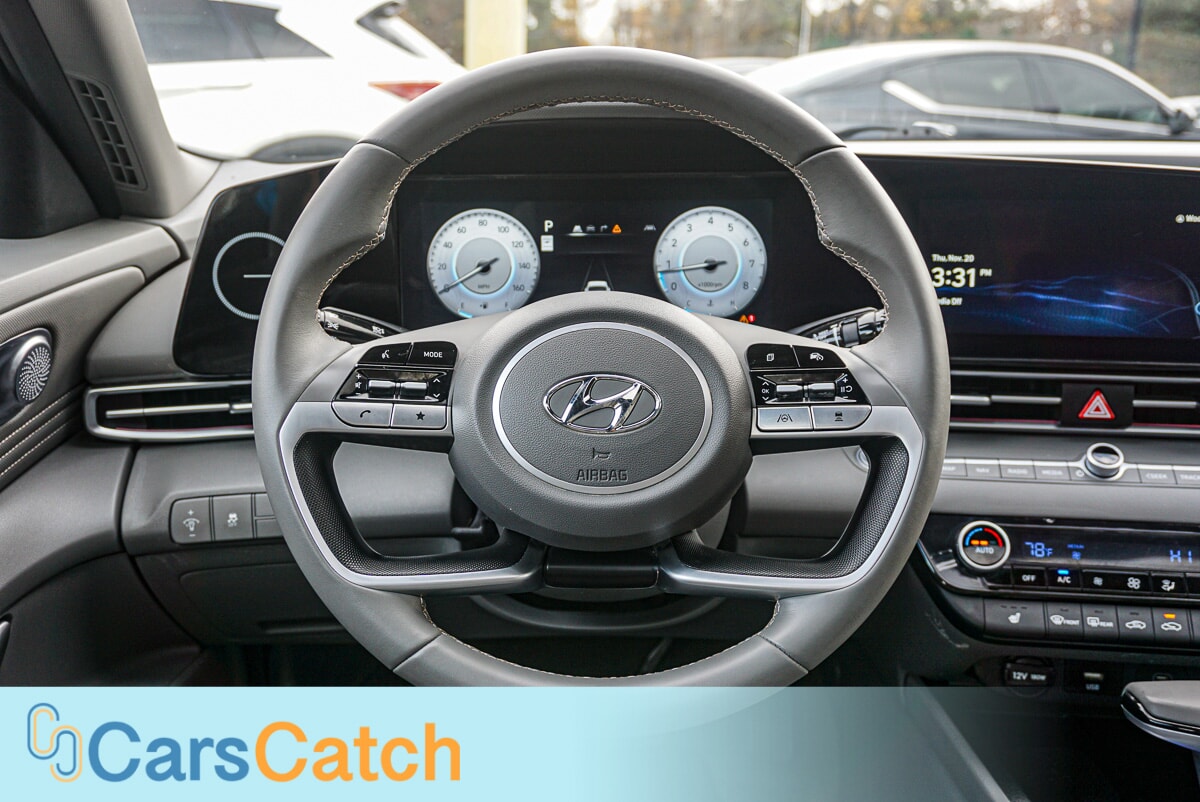 CARSCATCH - Used vehicle - SEDAN HYUNDAI ELANTRA 2024