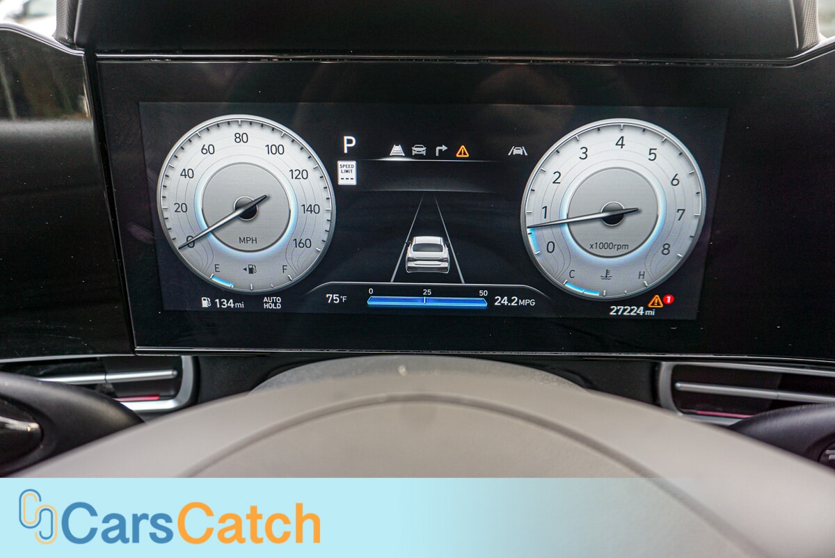 CARSCATCH - Used vehicle - SEDAN HYUNDAI ELANTRA 2024