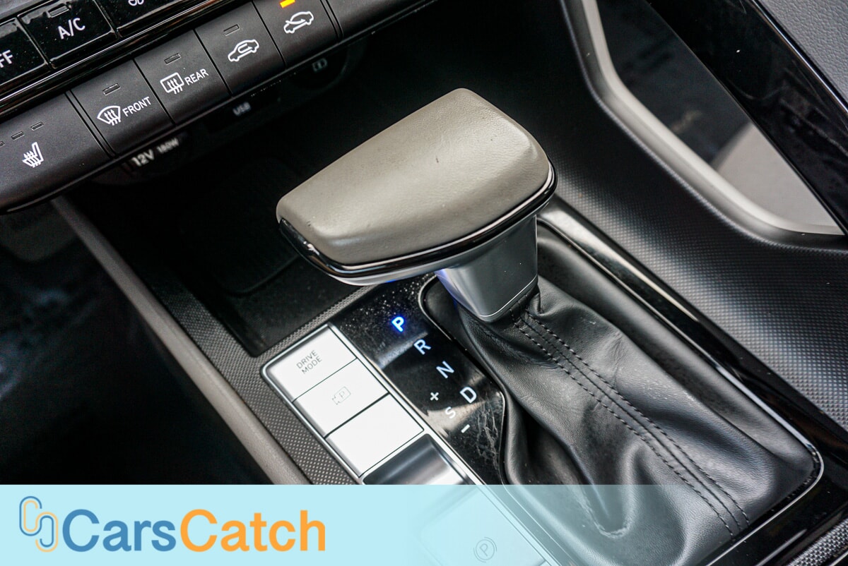 CARSCATCH - Used vehicle - SEDAN HYUNDAI ELANTRA 2024