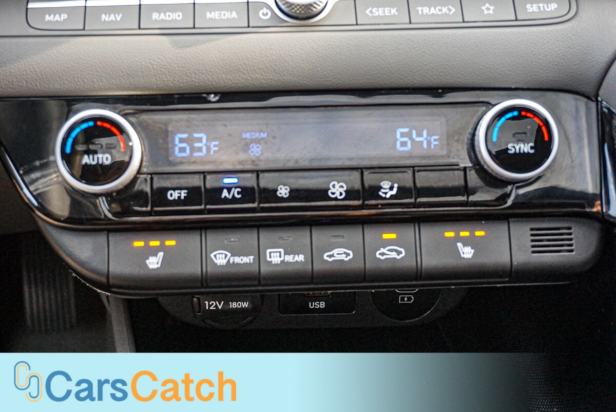 CARSCATCH - Used vehicle - SEDAN HYUNDAI ELANTRA 2024