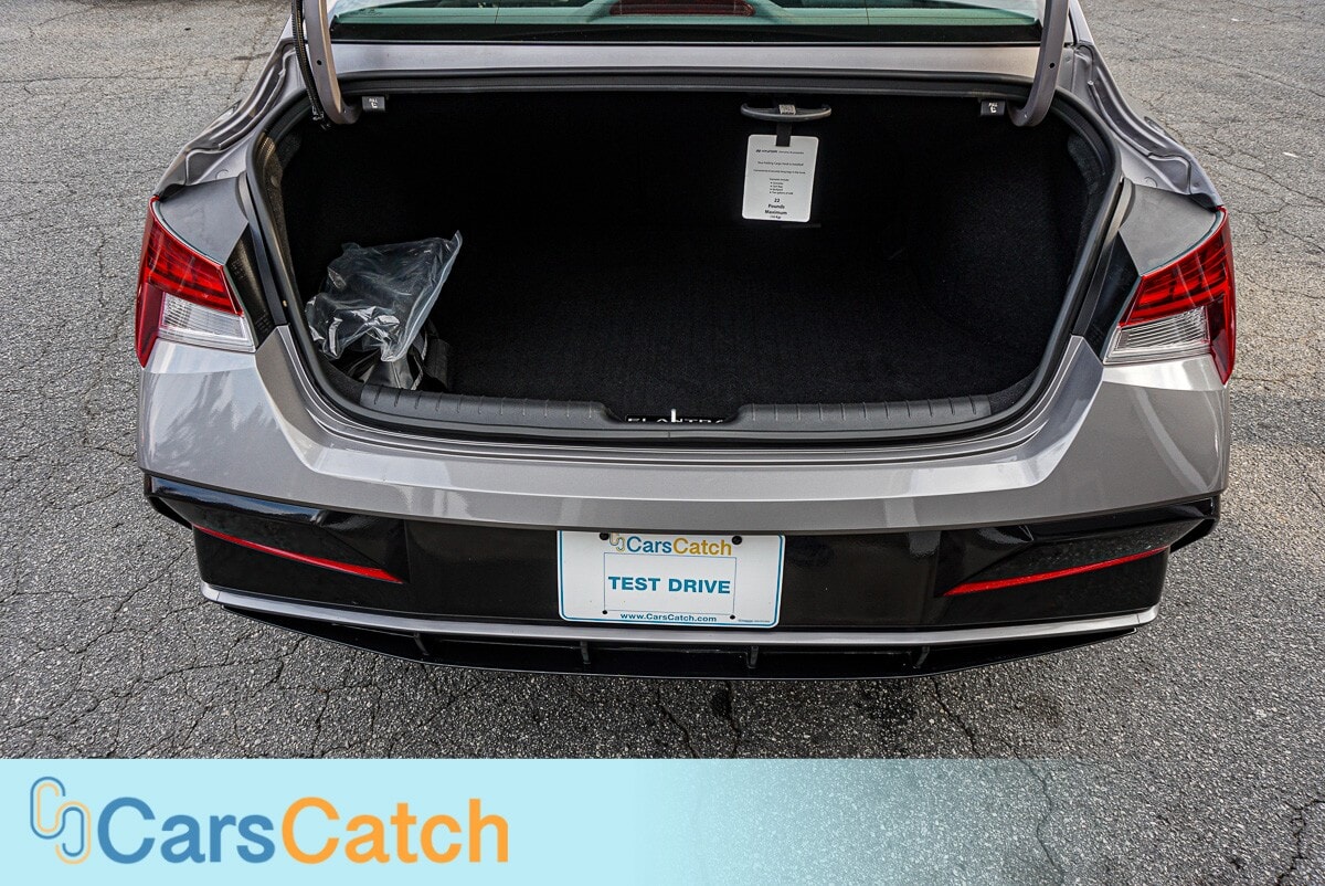 CARSCATCH - Used vehicle - SEDAN HYUNDAI ELANTRA 2024