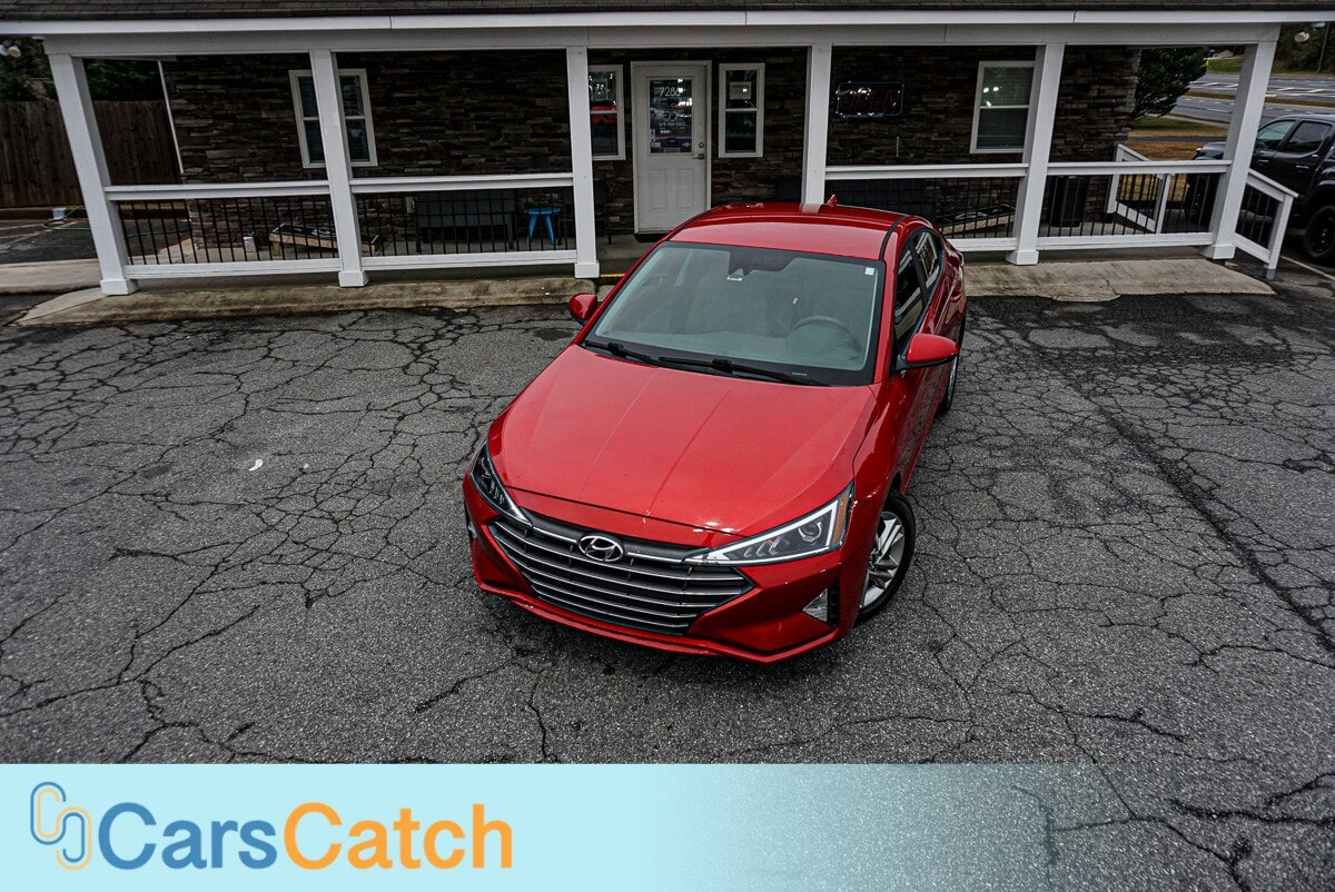 2020 Hyundai Elantra SEL photo 2