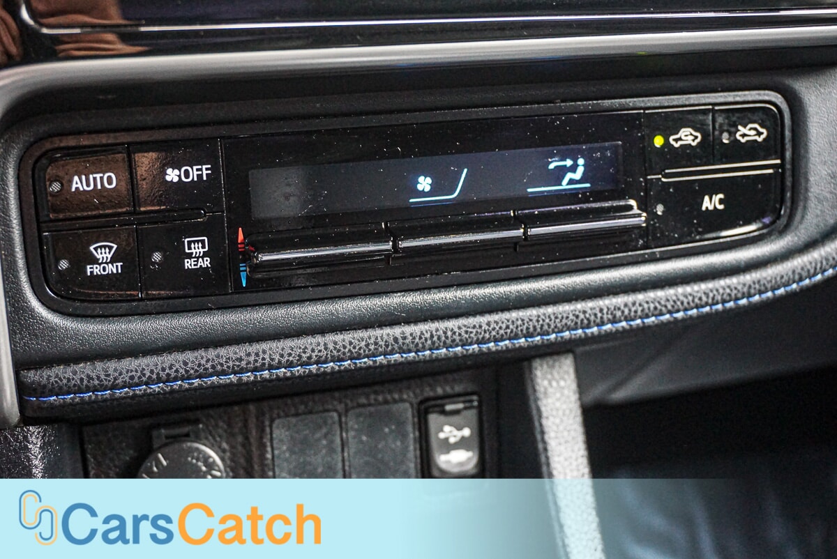 CARSCATCH - Used vehicle - SEDAN TOYOTA COROLLA 2019