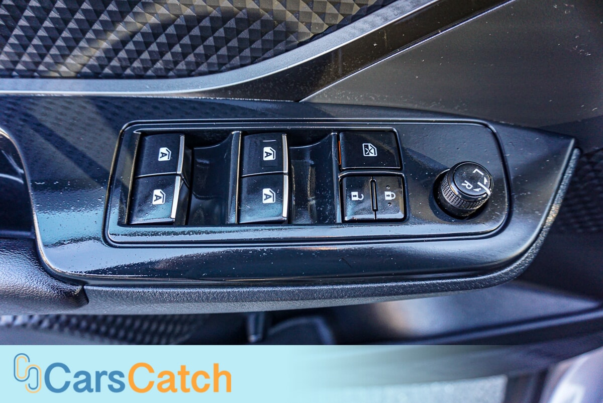 CARSCATCH - Used vehicle - SUV TOYOTA C-HR 2018