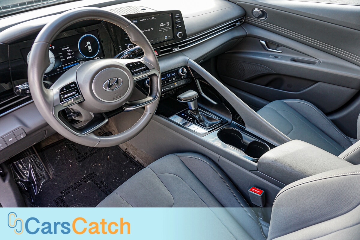 CARSCATCH - Used vehicle - SEDAN HYUNDAI ELANTRA 2022