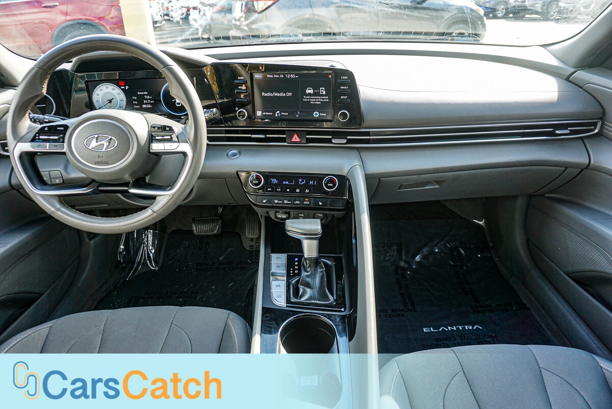 CARSCATCH - Used vehicle - SEDAN HYUNDAI ELANTRA 2022