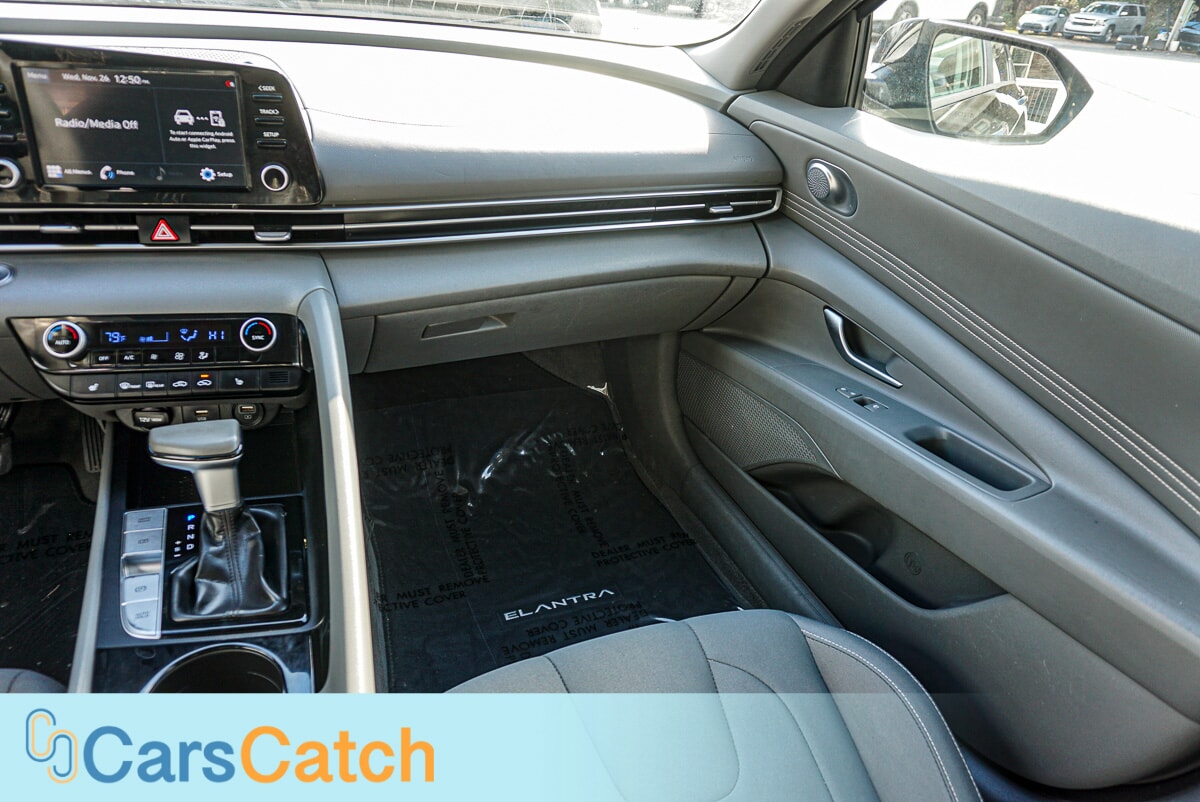 CARSCATCH - Used vehicle - SEDAN HYUNDAI ELANTRA 2022