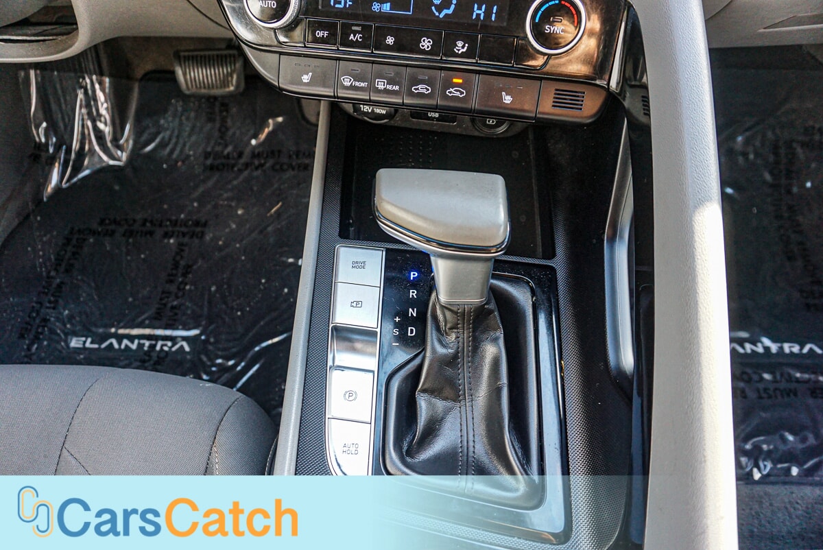 CARSCATCH - Used vehicle - SEDAN HYUNDAI ELANTRA 2022