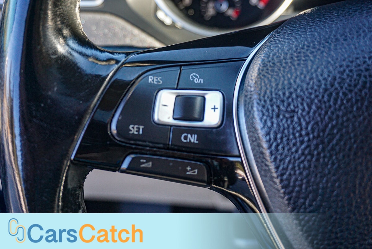 CARSCATCH - Used vehicle - SEDAN VOLKSWAGEN JETTA 2018