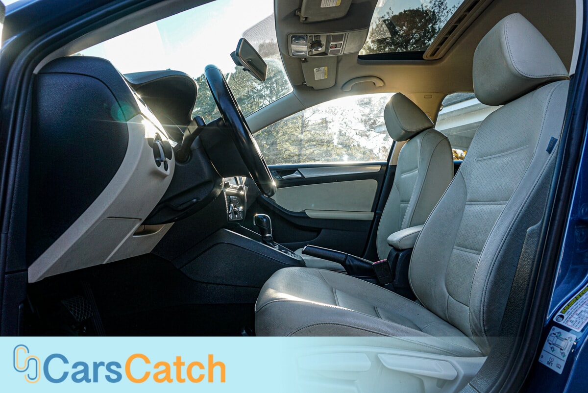 CARSCATCH - Used vehicle - SEDAN VOLKSWAGEN JETTA 2018