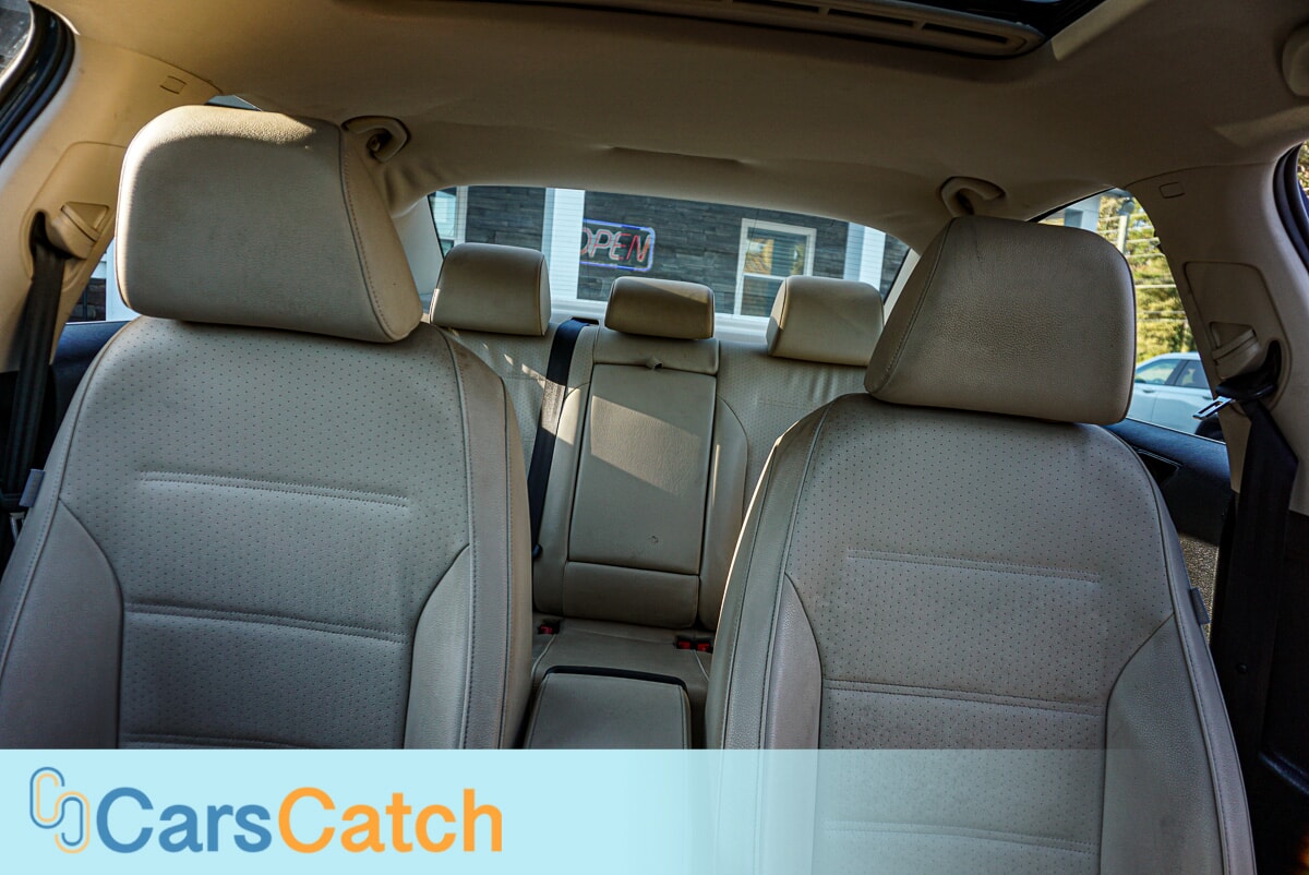 CARSCATCH - Used vehicle - SEDAN VOLKSWAGEN JETTA 2018