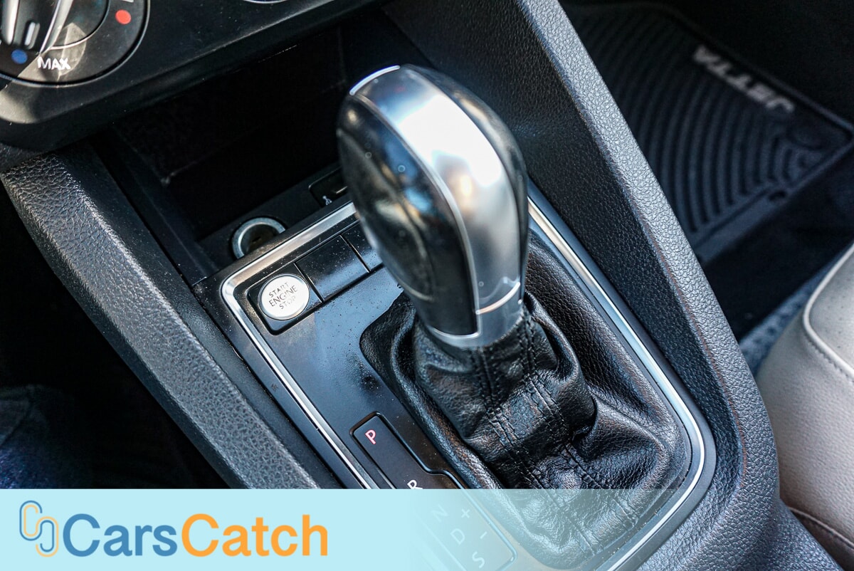 CARSCATCH - Used vehicle - SEDAN VOLKSWAGEN JETTA 2018