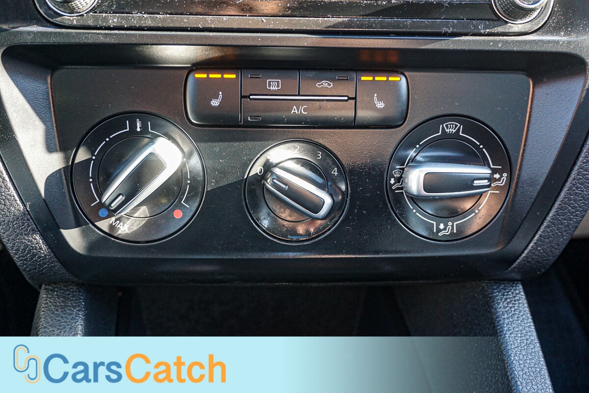 CARSCATCH - Used vehicle - SEDAN VOLKSWAGEN JETTA 2018