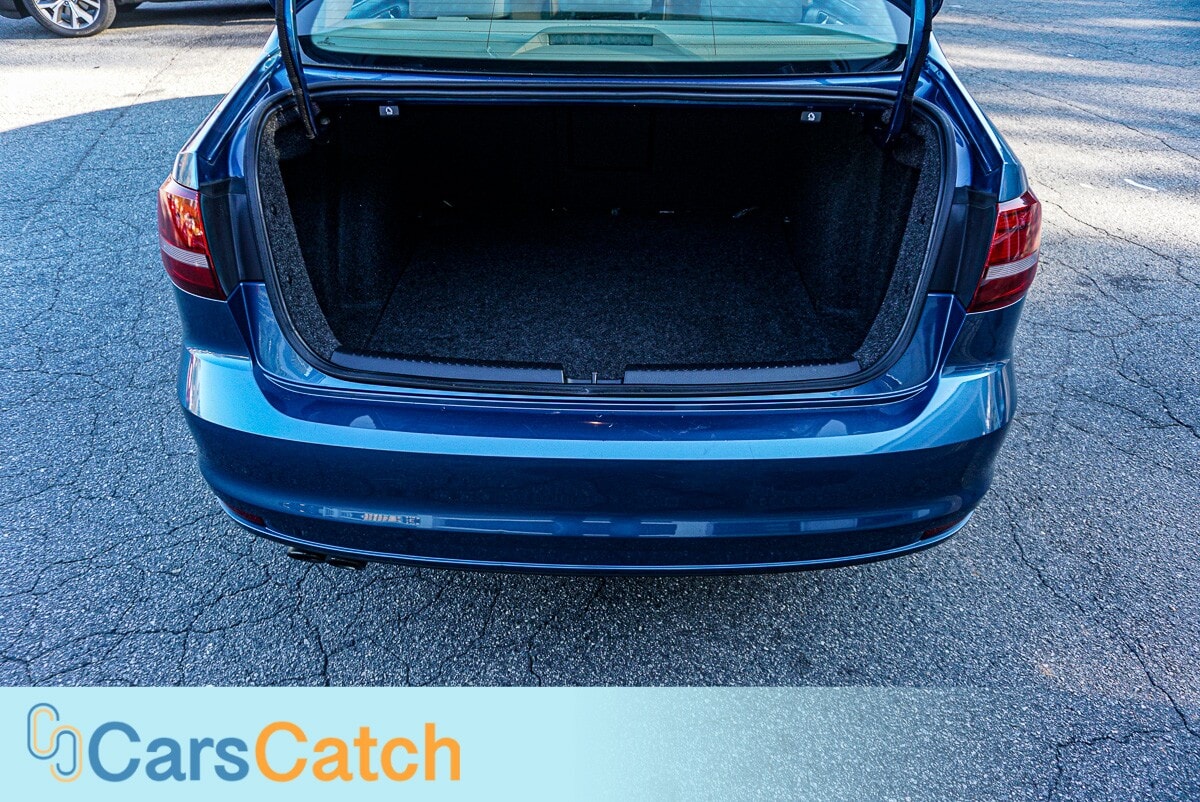 CARSCATCH - Used vehicle - SEDAN VOLKSWAGEN JETTA 2018