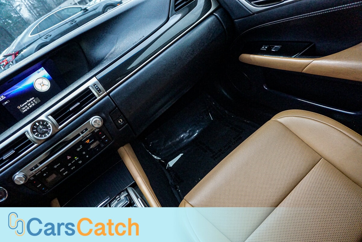 CARSCATCH - Used vehicle - SEDAN LEXUS GS 200T 2016