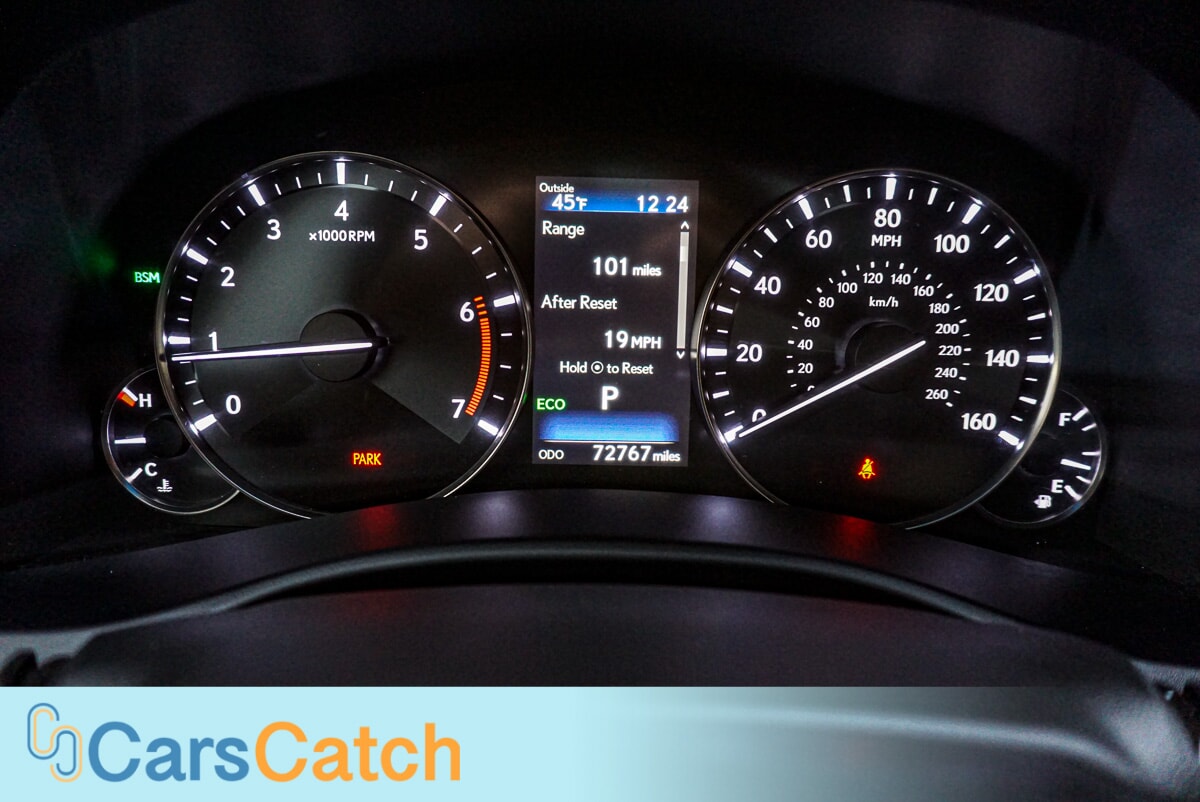 CARSCATCH - Used vehicle - SEDAN LEXUS GS 200T 2016