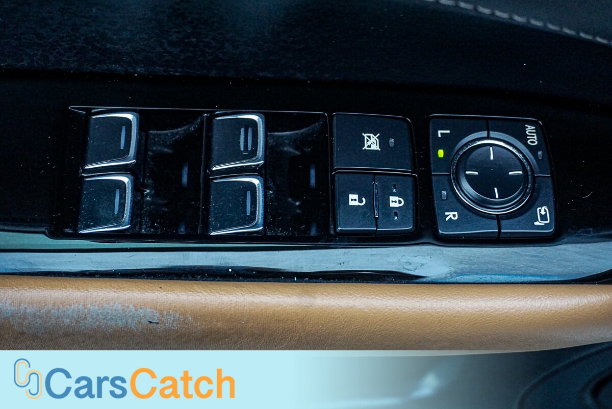 CARSCATCH - Used vehicle - SEDAN LEXUS GS 200T 2016