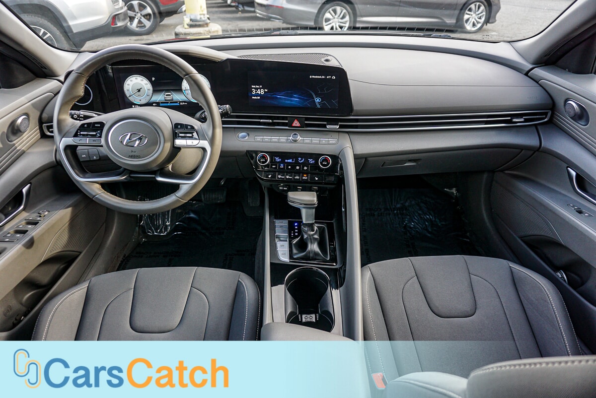 CARSCATCH - Used vehicle - SEDAN HYUNDAI ELANTRA 2023