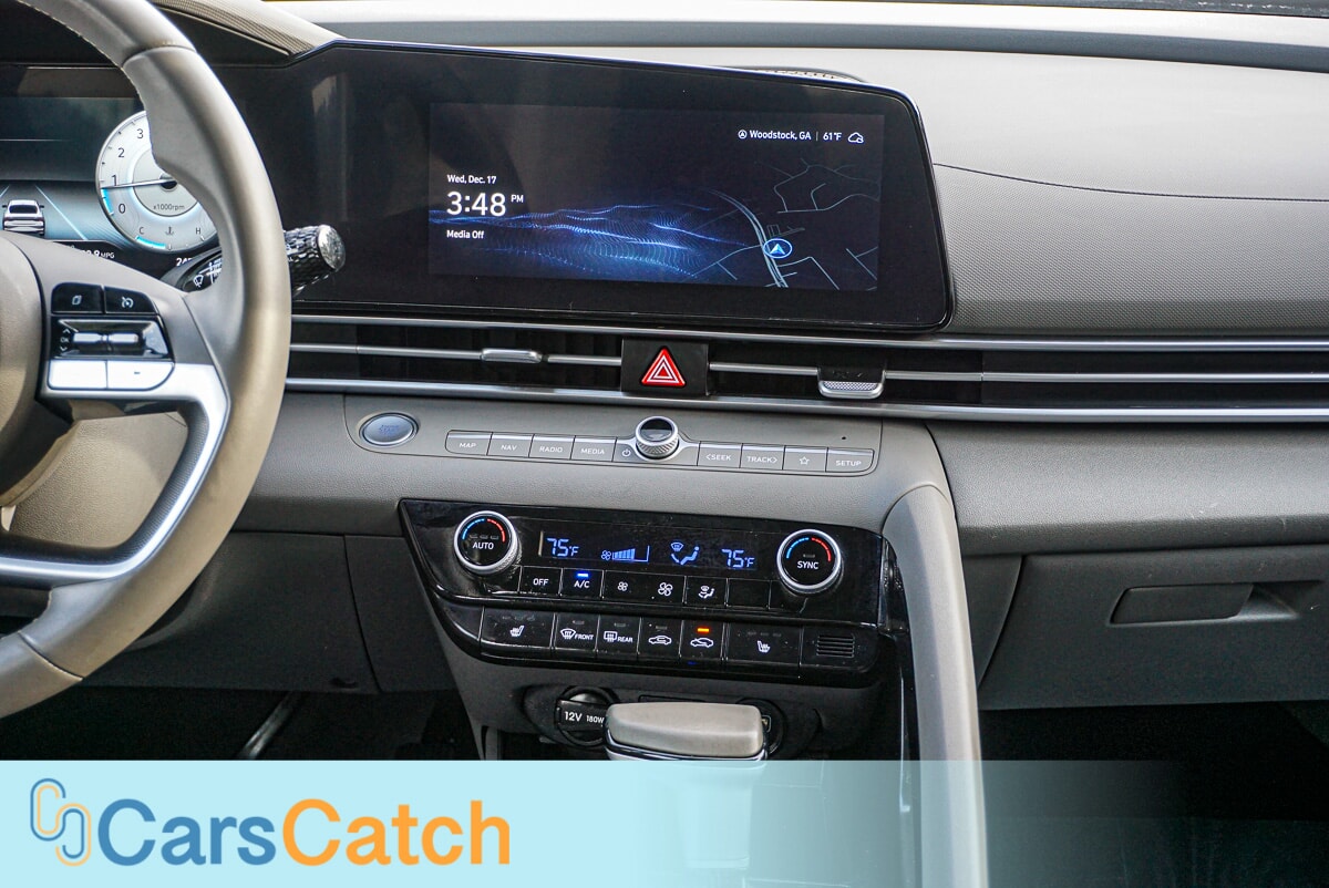 CARSCATCH - Used vehicle - SEDAN HYUNDAI ELANTRA 2023