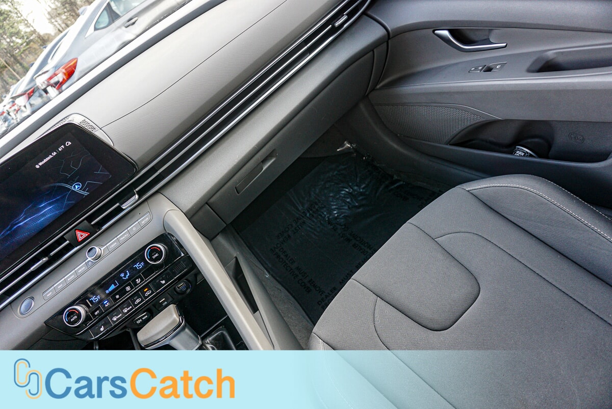 CARSCATCH - Used vehicle - SEDAN HYUNDAI ELANTRA 2023