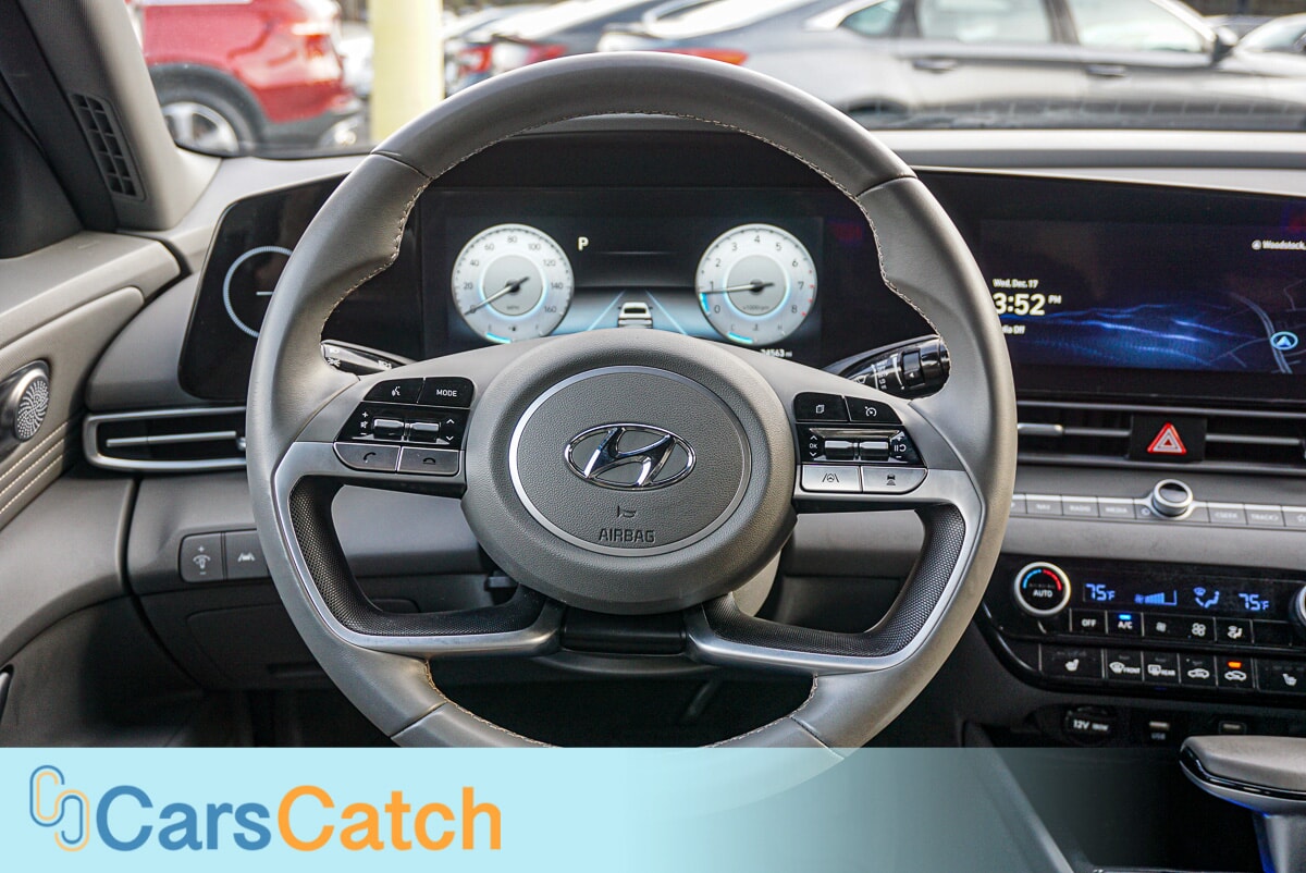 CARSCATCH - Used vehicle - SEDAN HYUNDAI ELANTRA 2023