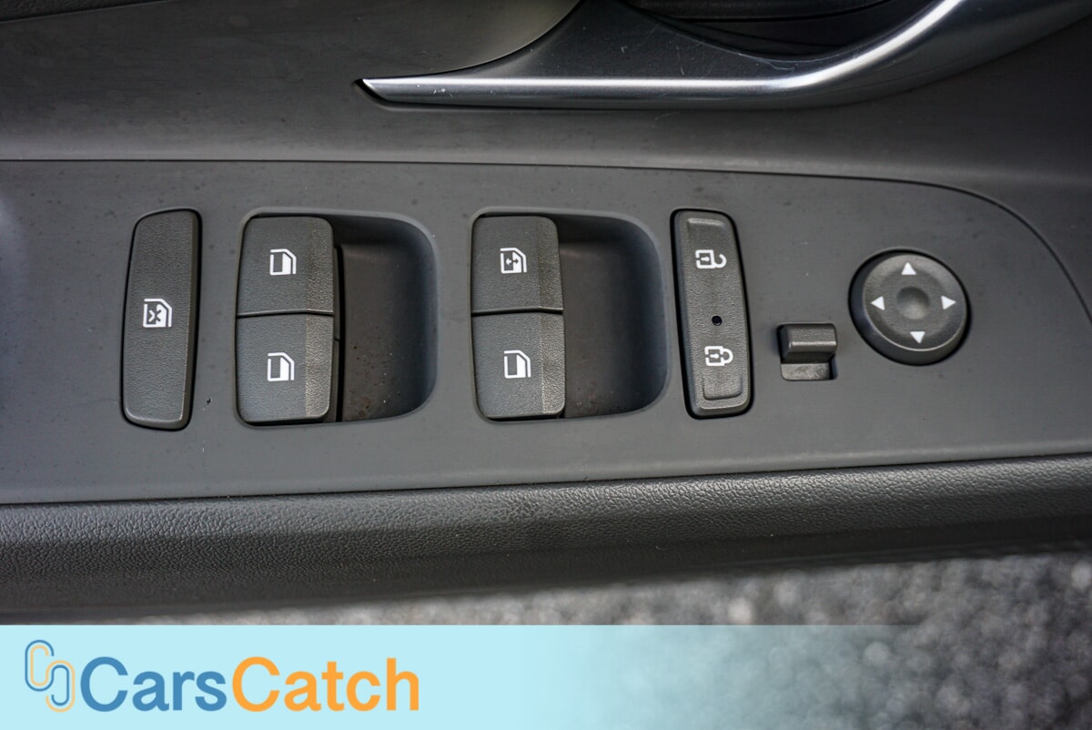 CARSCATCH - Used vehicle - SEDAN HYUNDAI ELANTRA 2023