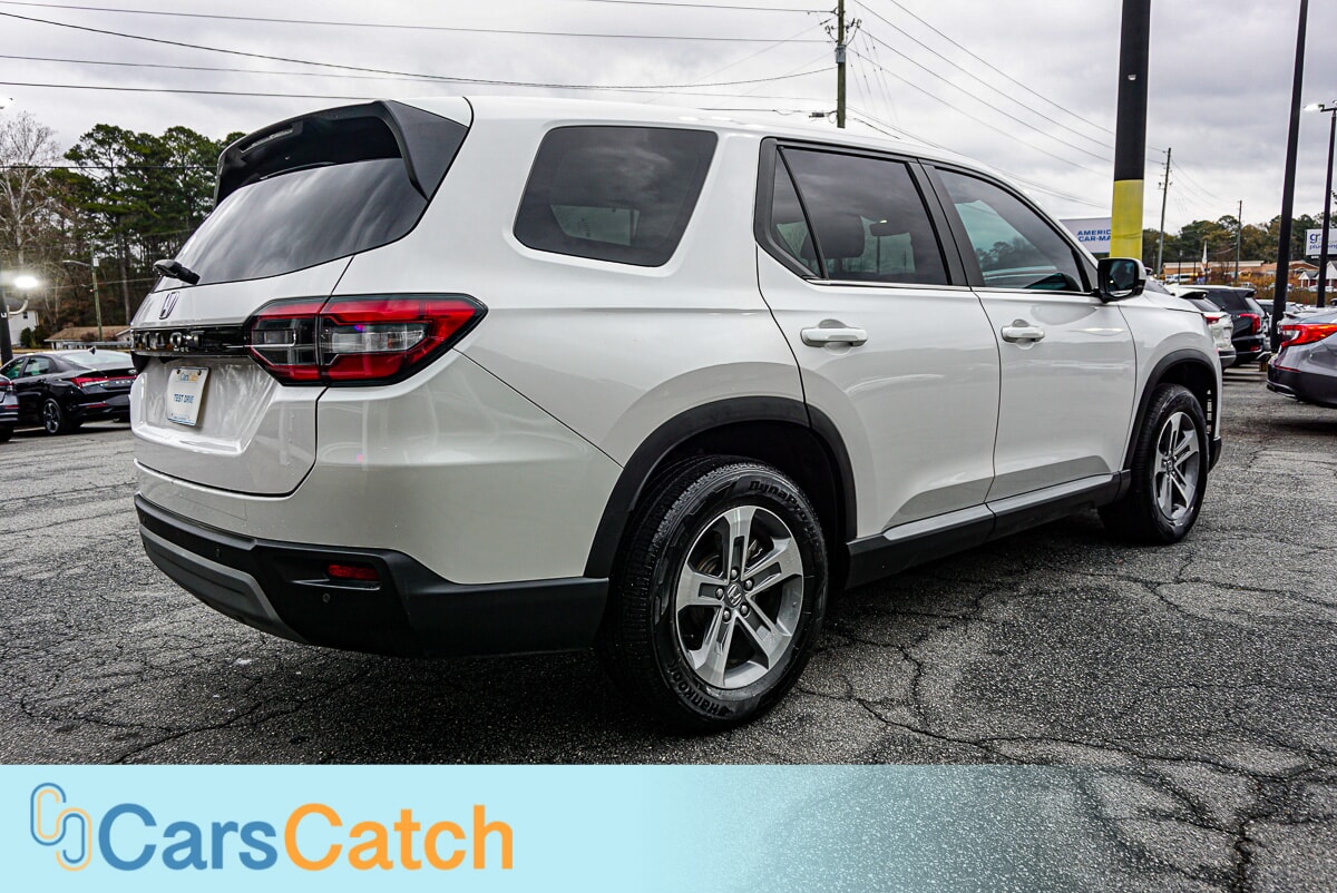 CARSCATCH - Used vehicle - SUV HONDA PILOT 2024