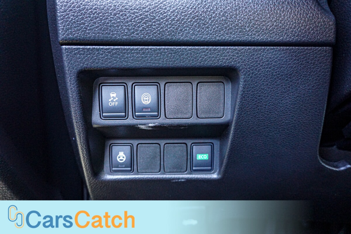 CARSCATCH - Used vehicle - SUV NISSAN ROGUE SPORT 2018