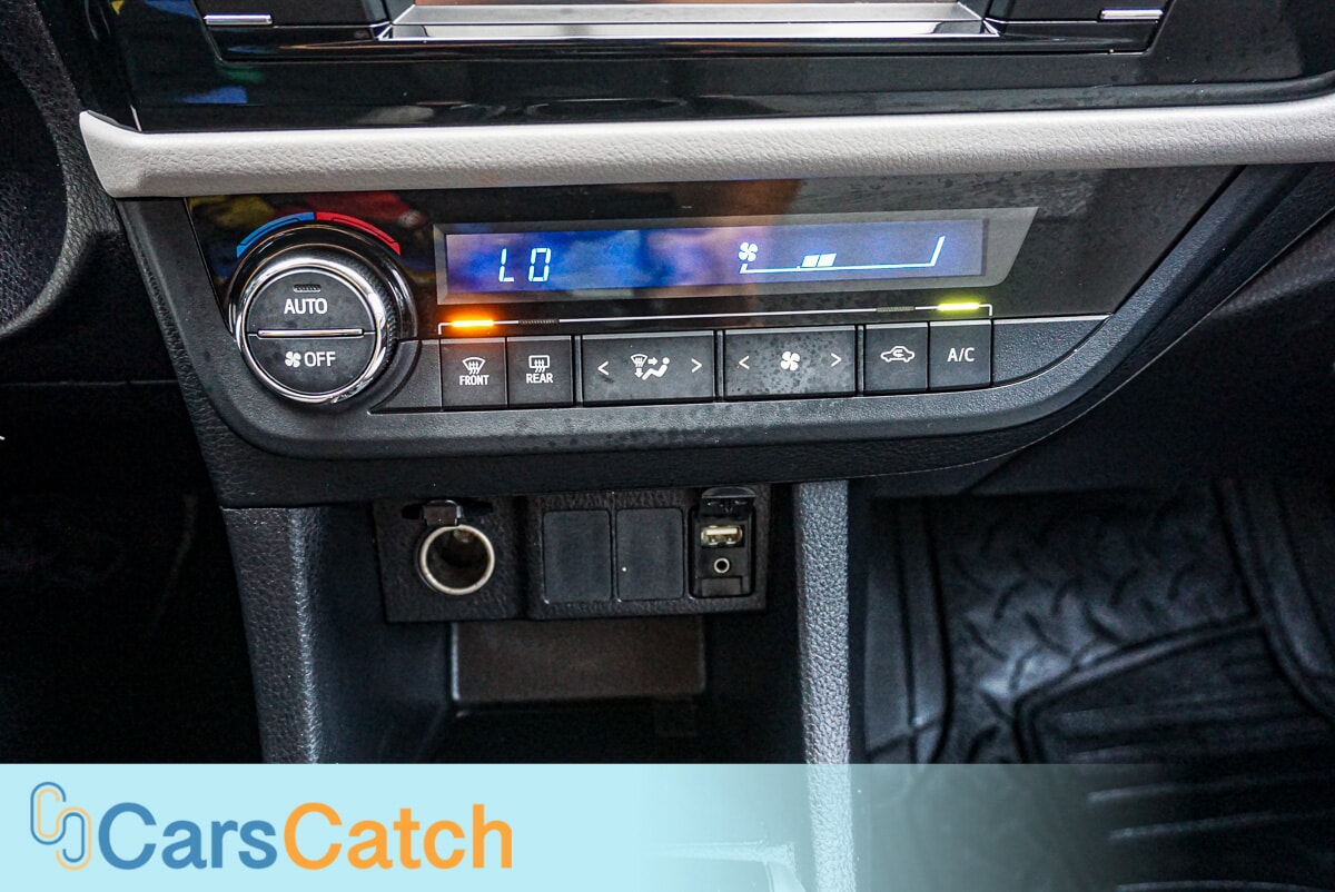 CARSCATCH - Used vehicle - SEDAN TOYOTA COROLLA 2016