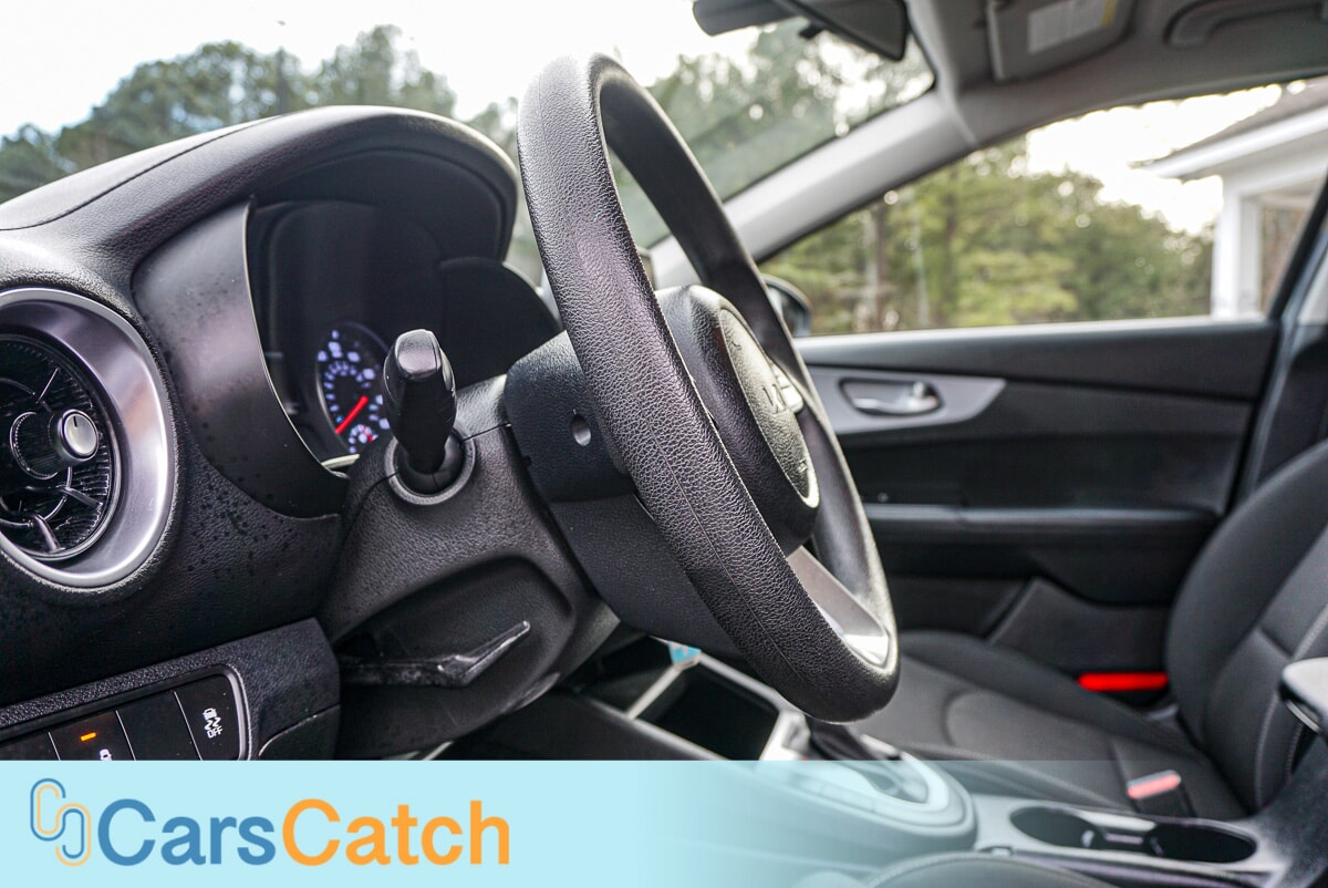 CARSCATCH - Used vehicle - SEDAN KIA FORTE 2023