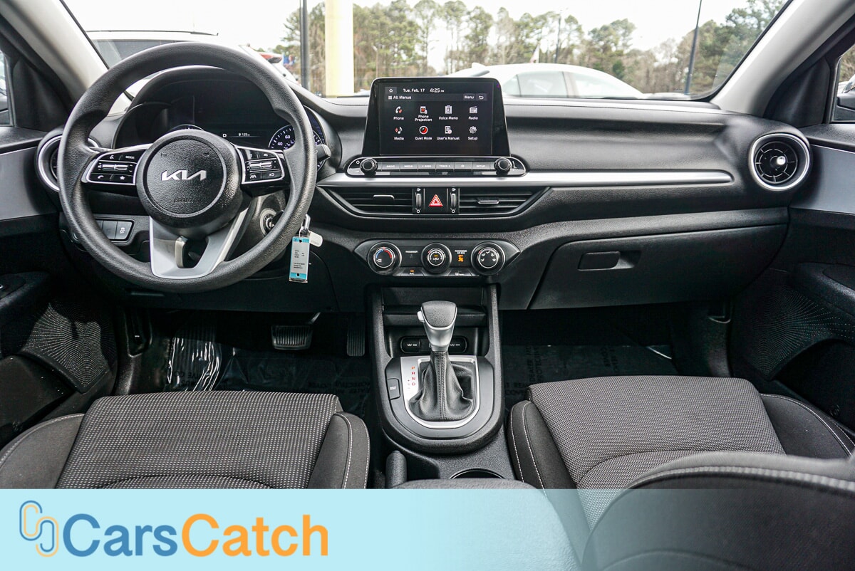 CARSCATCH - Used vehicle - SEDAN KIA FORTE 2023