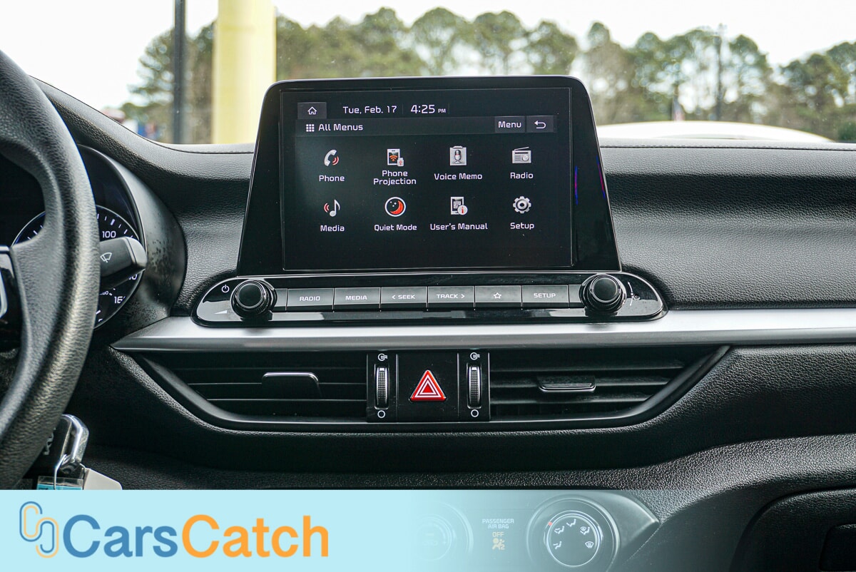 CARSCATCH - Used vehicle - SEDAN KIA FORTE 2023