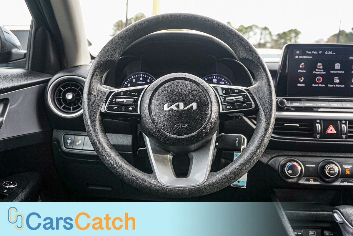 CARSCATCH - Used vehicle - SEDAN KIA FORTE 2023
