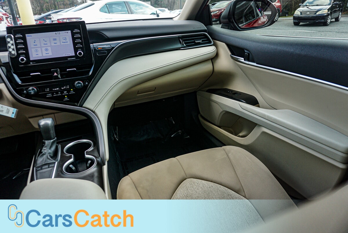 CARSCATCH - Used vehicle - SEDAN TOYOTA CAMRY 2024