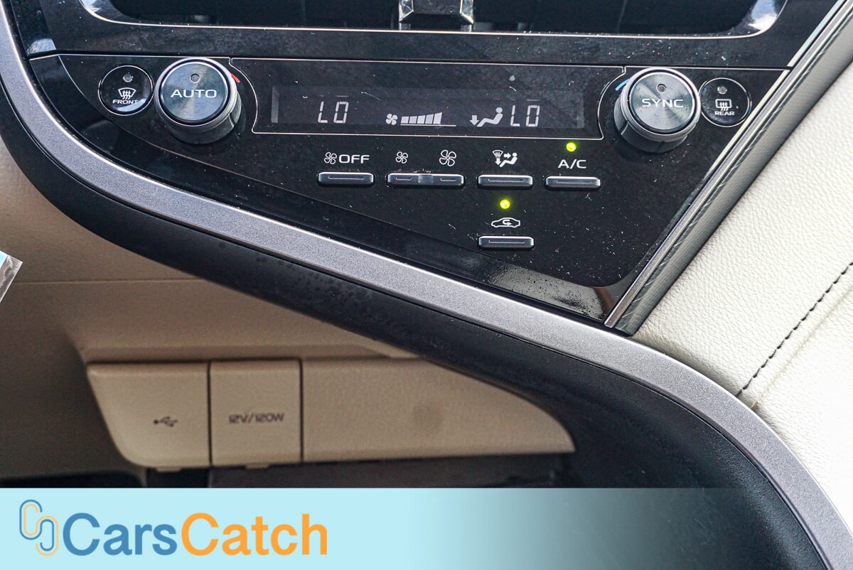 CARSCATCH - Used vehicle - SEDAN TOYOTA CAMRY 2024