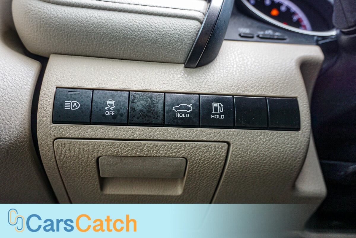 CARSCATCH - Used vehicle - SEDAN TOYOTA CAMRY 2024