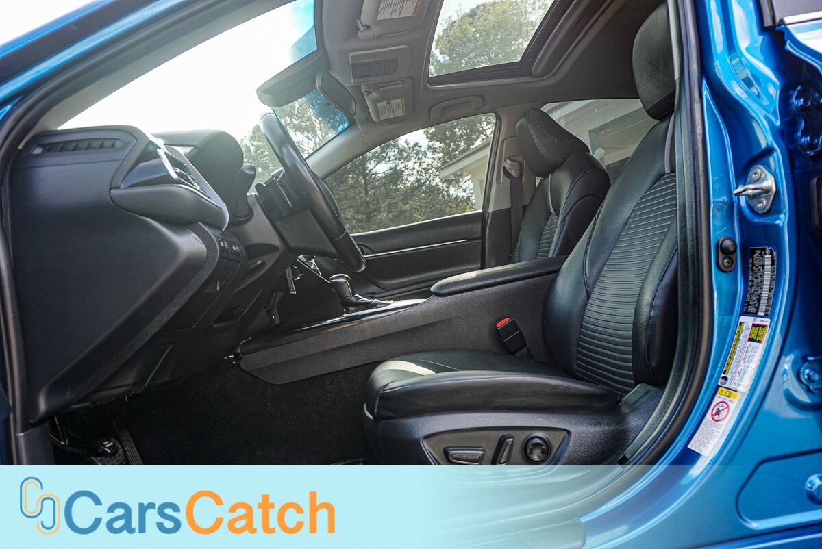 CARSCATCH - Used vehicle - SEDAN TOYOTA CAMRY 2018