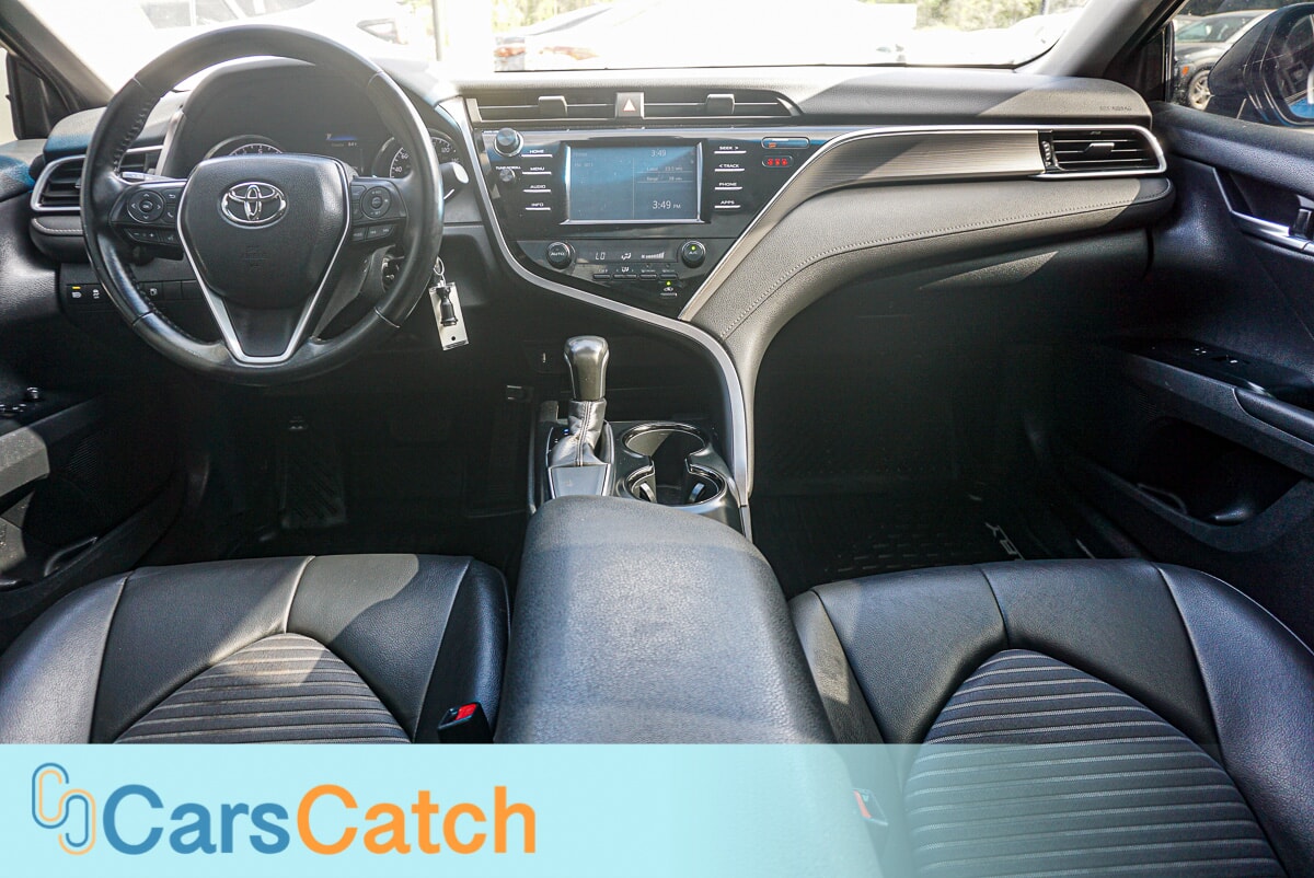CARSCATCH - Used vehicle - SEDAN TOYOTA CAMRY 2018